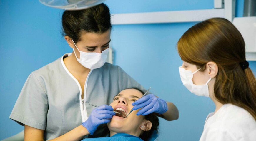 7 Reasons Why A Dentist Visit Should Be Your Year-End Tradition